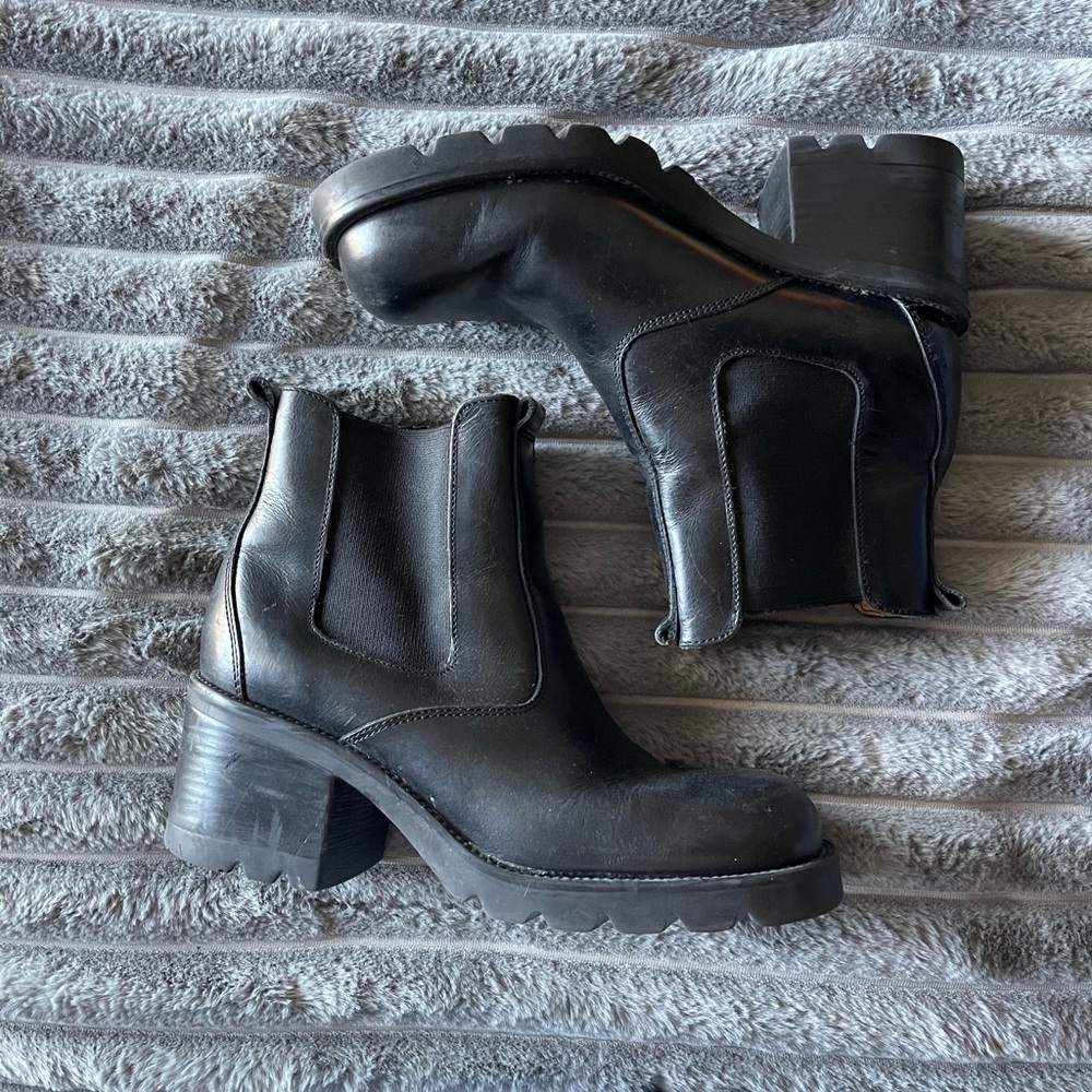 COPY - Vintage 90s chunky boots